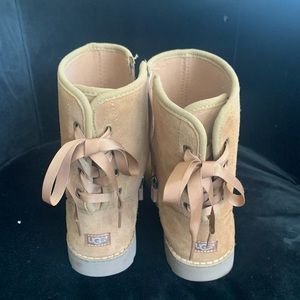 Like new ugg girls 4